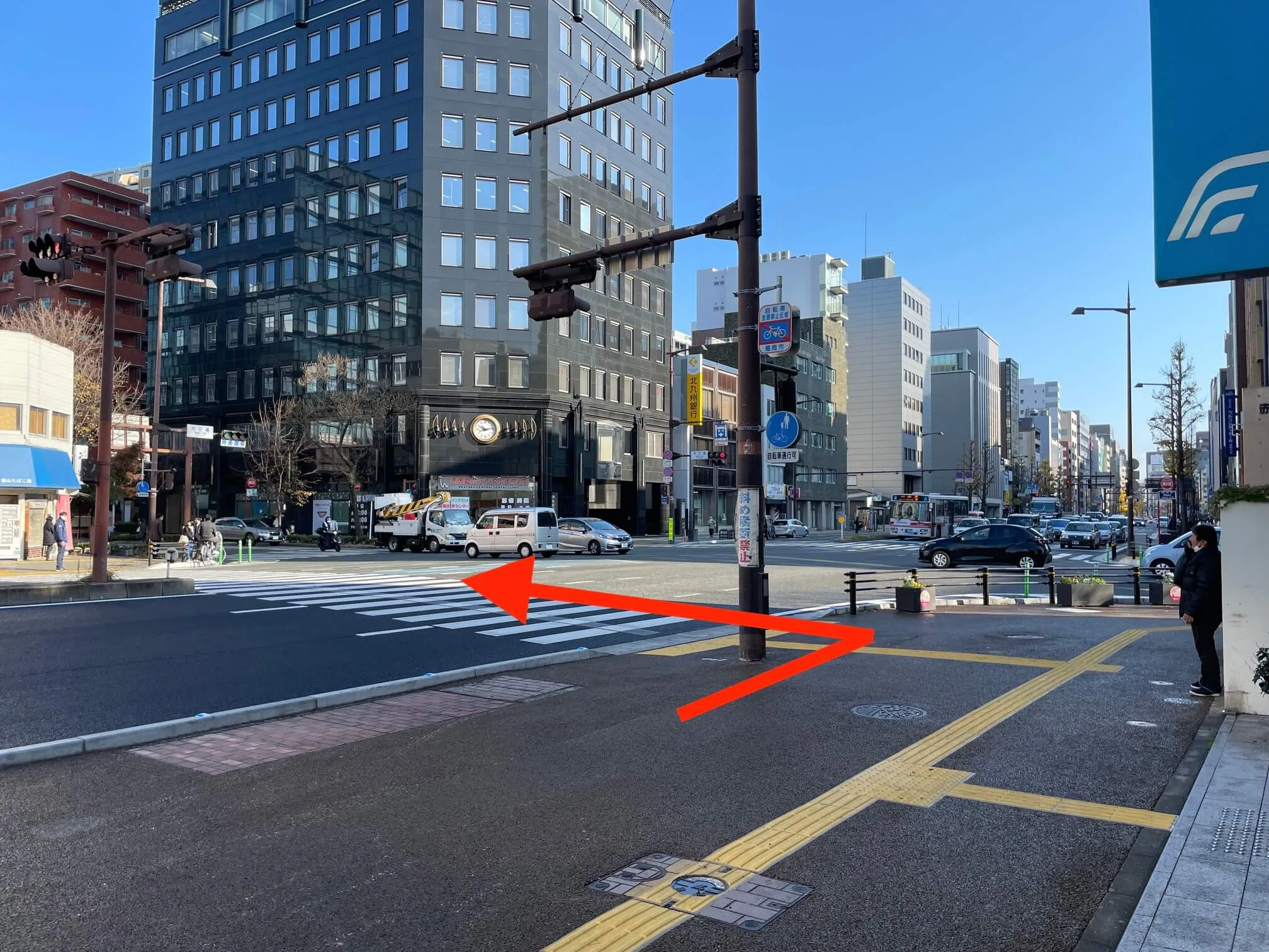 西鉄バス 法務局前（西新方面）バス停2