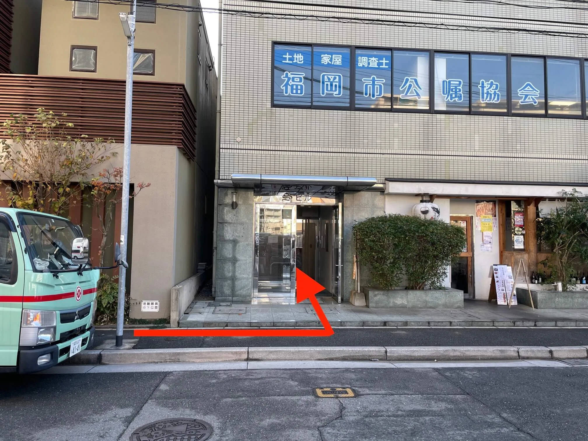 西鉄バス 法務局前（西新方面）バス停4